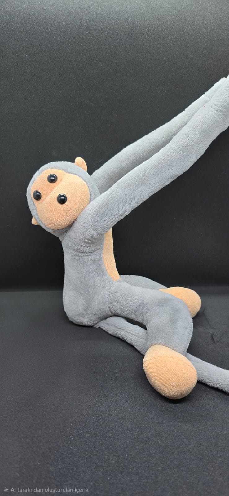 WhatsApp Image 2026-02-10 at 18.08.54 (1) Elleri Yapışan Peluş Maymun Gri - Görsel 1