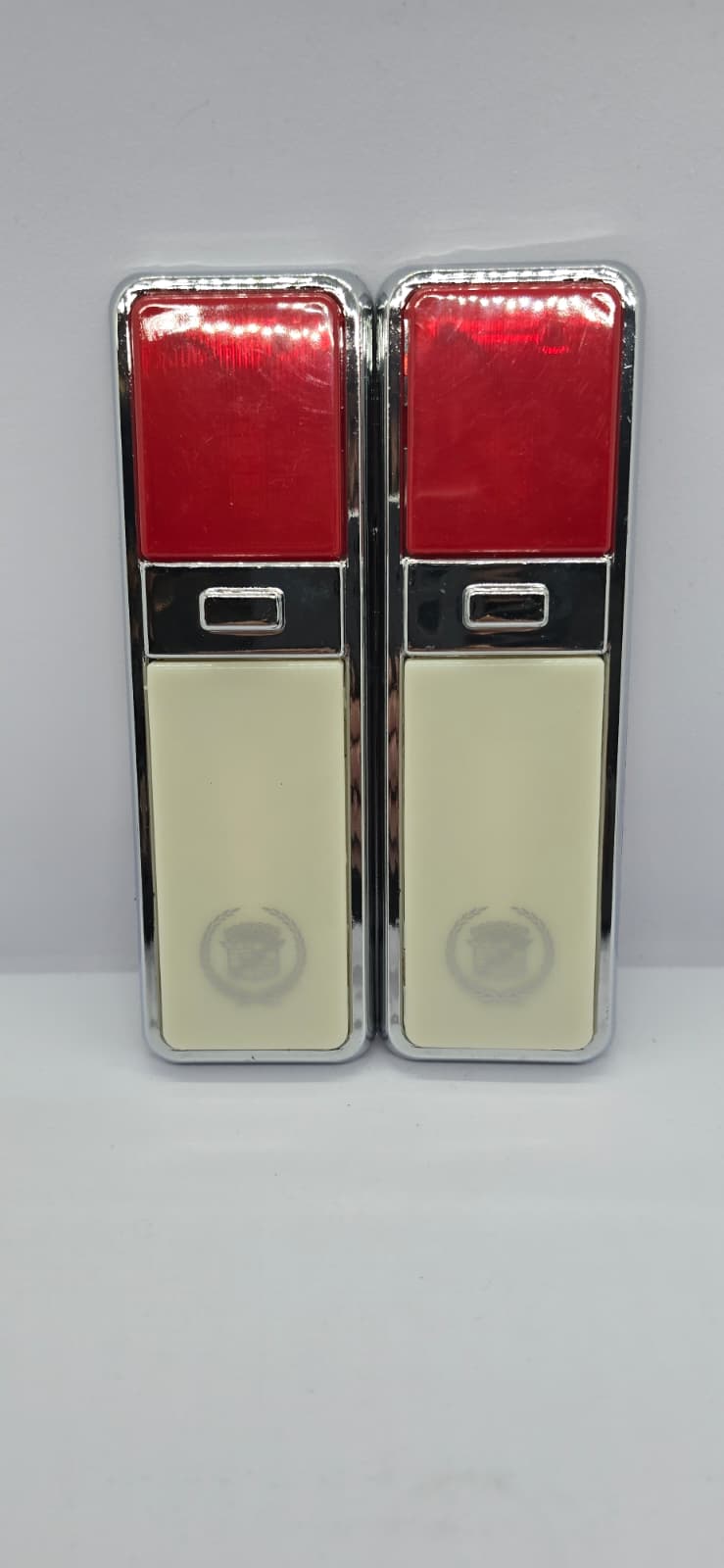 WhatsApp Image 2026-03-01 at 13.24.25 (1) Cadillac Kırmızı Beyaz Çift Renk Direk Lambası Gazetelik Neon Led 12V - Görsel 1