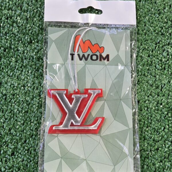 LV Tasarımlı Araç Ayna Süsü – Şık ve Modern Dekoratif Aksesuar